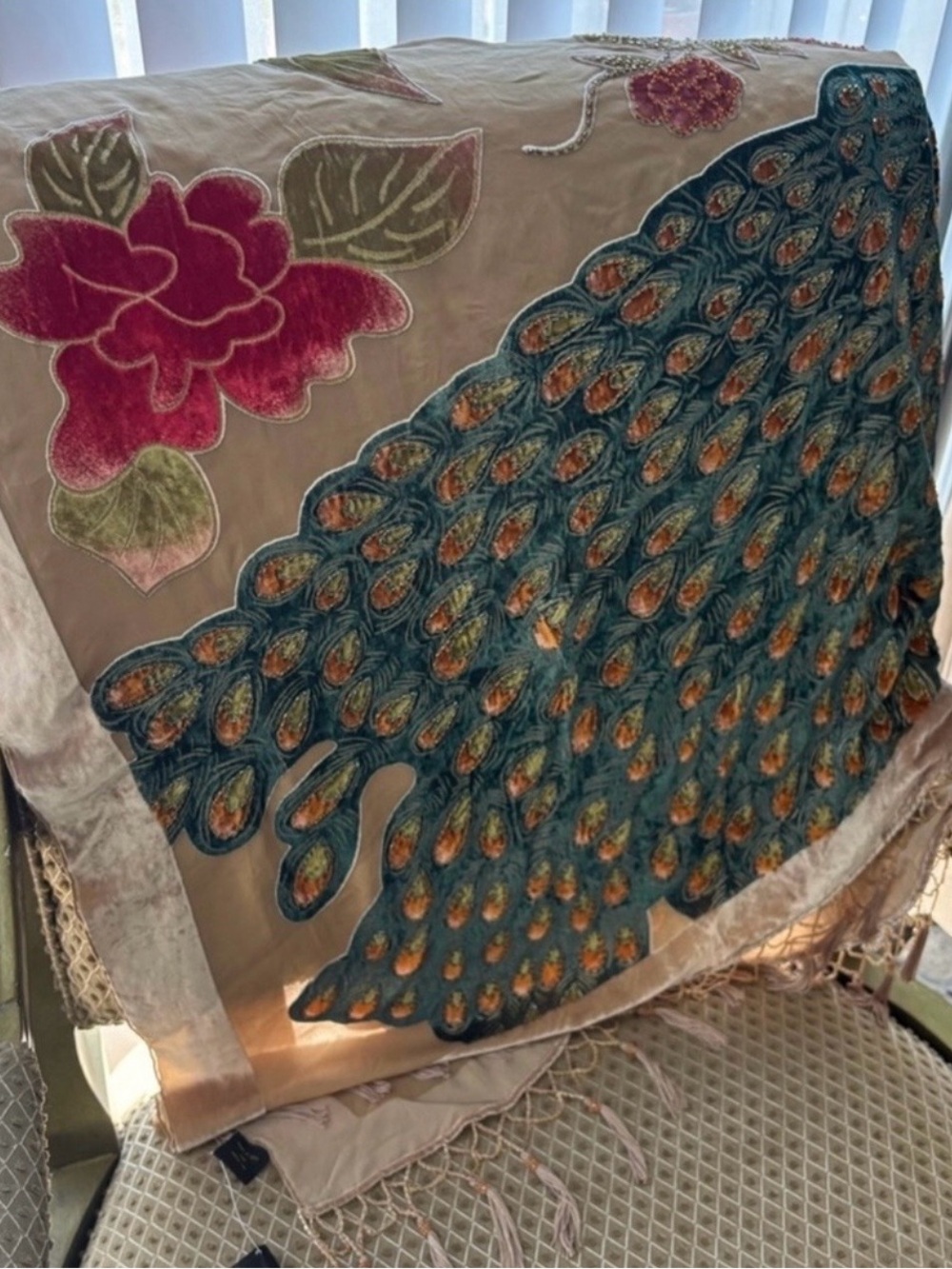 🔴 Elegant Peacock Embroidered
Shawl - Picture 12 of 15